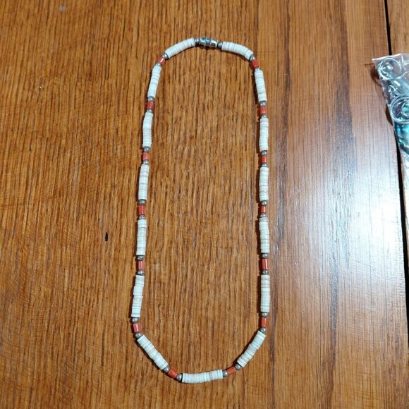 Shell necklace with coral sections - Picture 1 of 4
